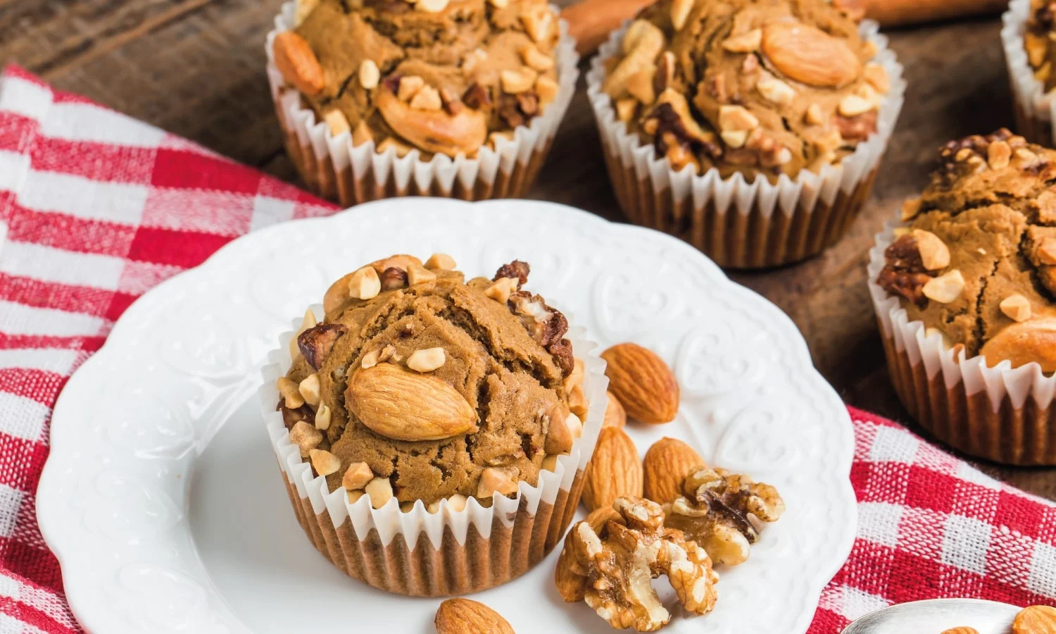 Looktter MUFFINS DE AVENA ALMENDRA Y FRUTAS VEGANO