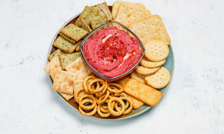 DIP DE TOMATE ROSTIZADO EN GALLETAS DE SAL scaled 1